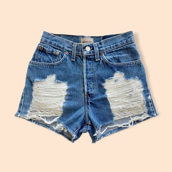 RARE VINTAGE LEVI’S 501 Med Wash Distressed Shorts - Picture 1 of 2